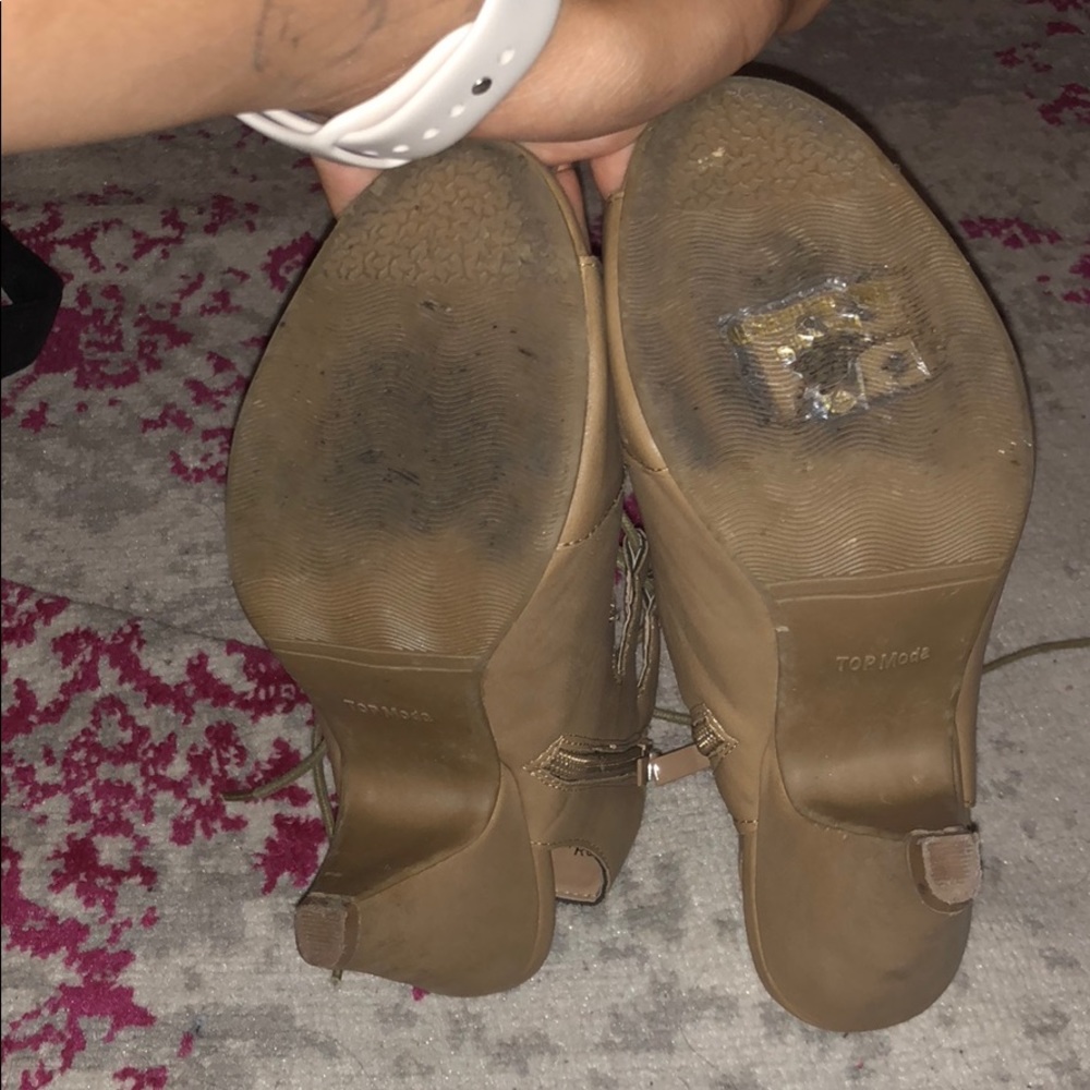 Heels - Picture 2 of 3